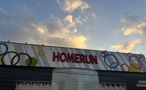 ホームラン四日市駅西店の取材写真1