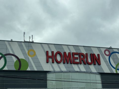 ホームラン四日市駅西店の取材写真1