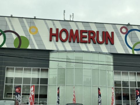 ホームラン四日市駅西店の取材写真1