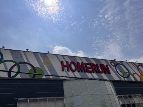 ホームラン四日市駅西店の取材写真1