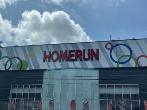 ホームラン四日市駅西店の取材写真1