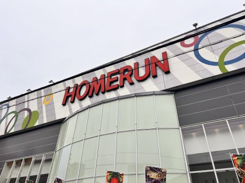 ホームラン四日市駅西店の取材写真1
